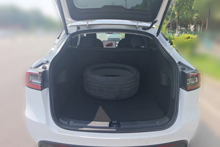 Used Tesla Model Y 2023 Long-Range All-Wheel-Drive Version Trunk