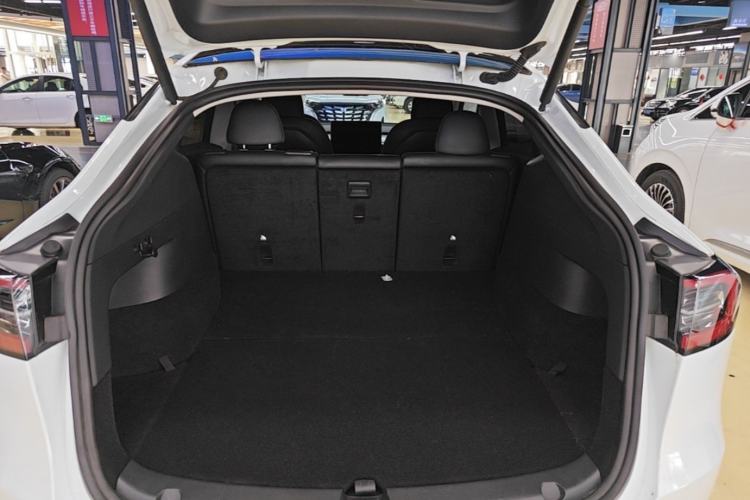 Used Tesla Model Y 2023 Rear-Wheel-Drive Version Trunk