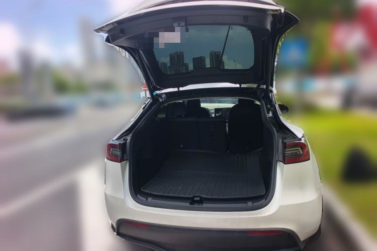 Used Tesla Model Y 2023 Long-Range All-Wheel-Drive Version Trunk