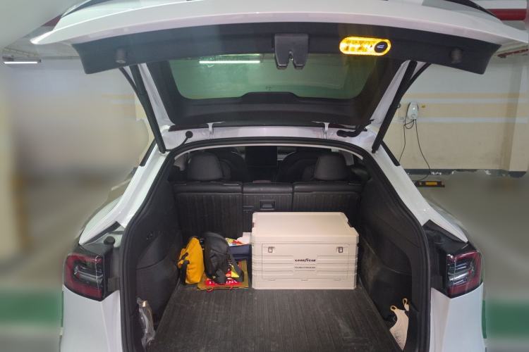 Used Tesla Model Y 2023 Rear-Wheel-Drive Version Trunk