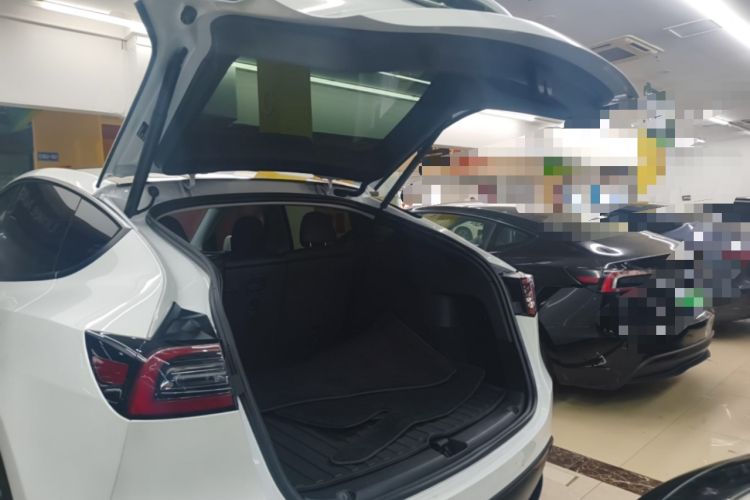 Used Tesla Model Y 2023 Rear-Wheel-Drive Version Trunk