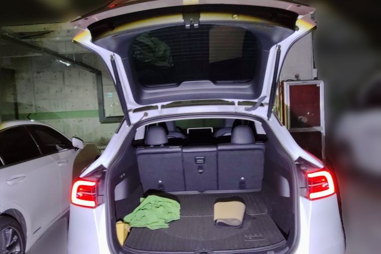 Used Tesla Model Y 2023 Rear-Wheel-Drive Version Trunk