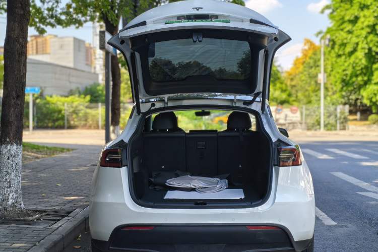 Used Tesla Model Y 2023 Rear-Wheel-Drive Version Trunk