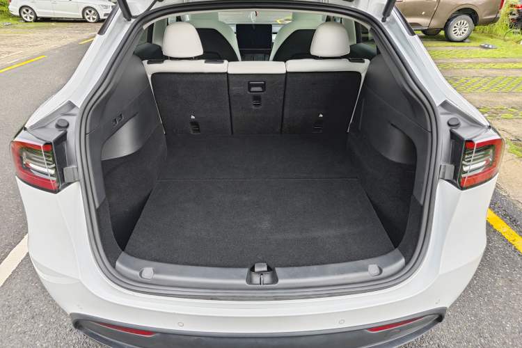 Used Tesla Model Y 2023 Rear-Wheel-Drive Version Trunk