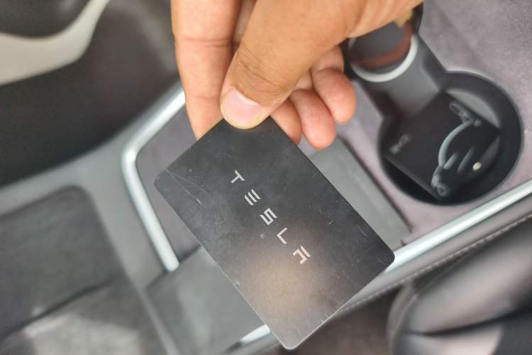 Used Tesla Model Y 2023 Long-Range All-Wheel-Drive Version Vehicle Key