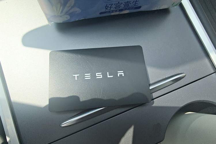 Used Tesla Model Y 2023 Long-Range All-Wheel-Drive Version Vehicle Key