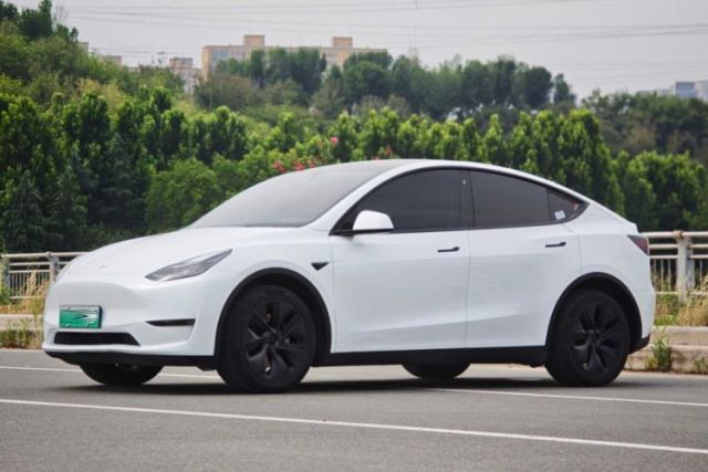 Used Tesla Model Y 2023 Long-Range All-Wheel-Drive Version