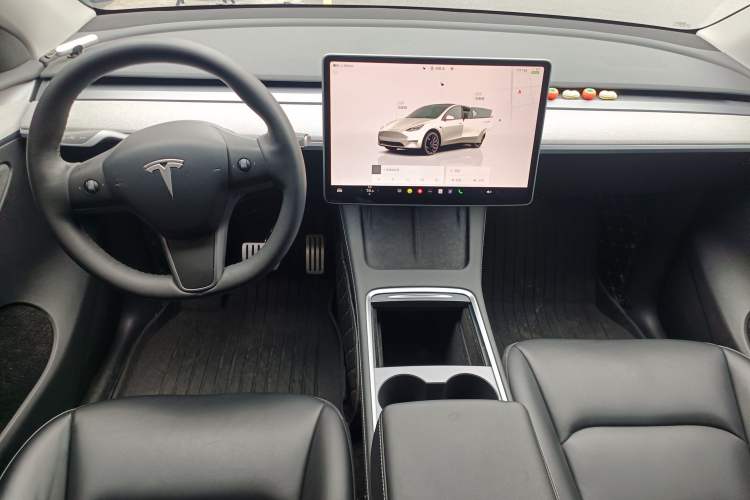 Used Tesla Model Y 2023 High-Performance All-Wheel-Drive Version Center Console