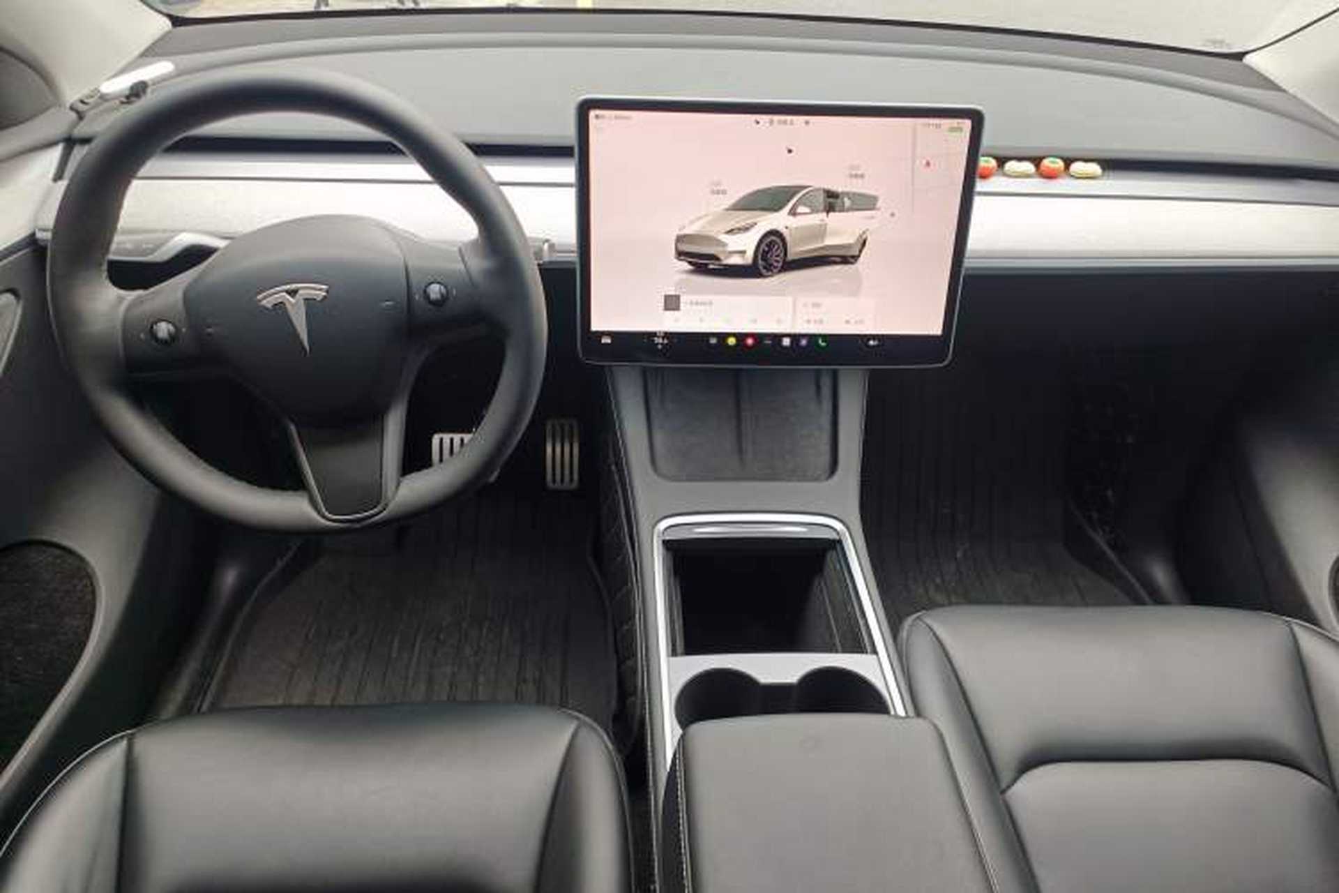Used Tesla Model Y 2023 High-Performance All-Wheel-Drive Version Center Console