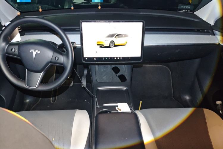 Used Tesla Model Y 2023 Rear-Wheel-Drive Version Center Console