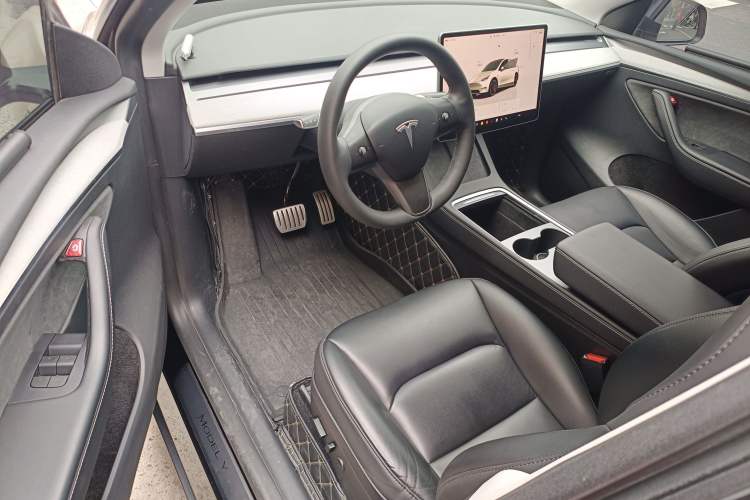 Used Tesla Model Y 2023 High-Performance All-Wheel-Drive Version Driver Seat