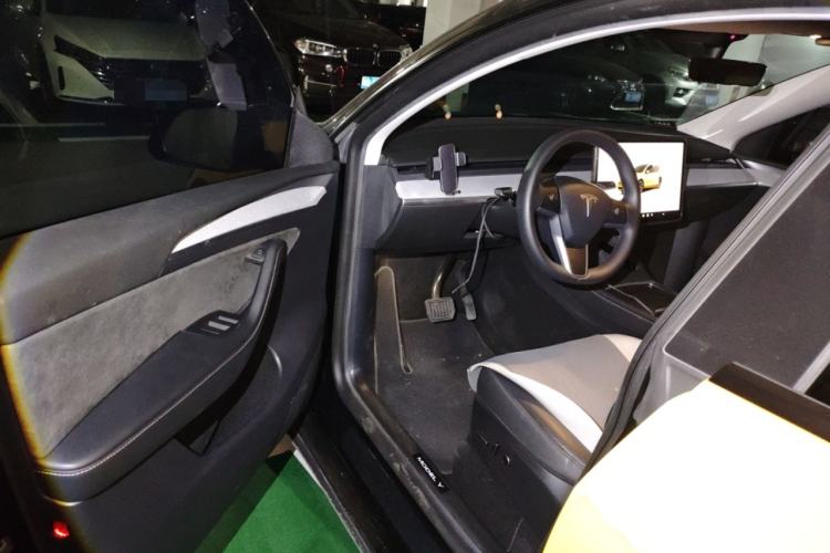 Used Tesla Model Y 2023 Rear-Wheel-Drive Version Driver Seat