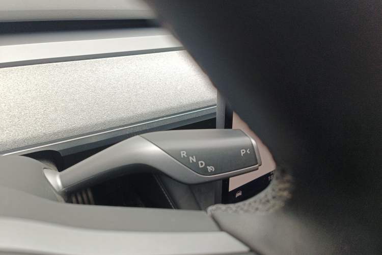Used Tesla Model Y 2023 High-Performance All-Wheel-Drive Version Gear Lever