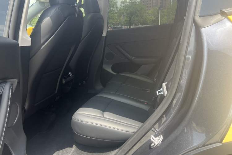 Used Tesla Model Y 2023 Rear-Wheel-Drive Version Interior 4