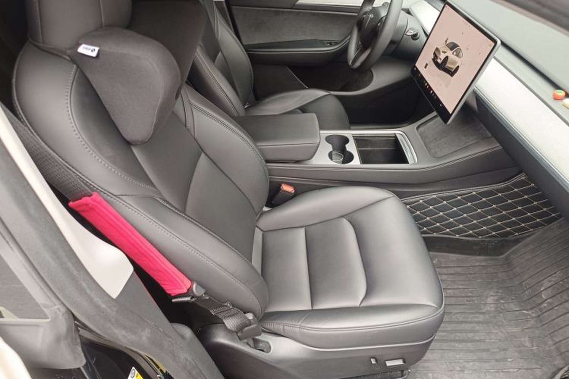 Used Tesla Model Y 2023 High-Performance All-Wheel-Drive Version Right Front Seat