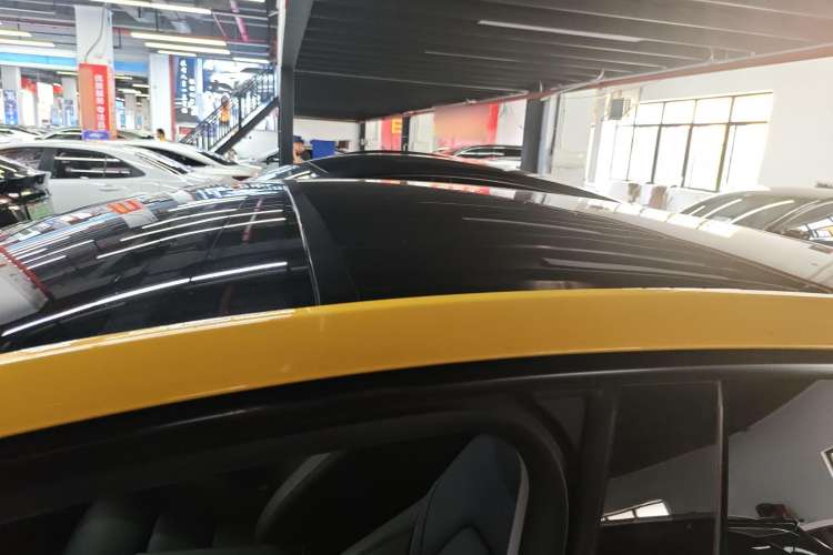 Used Tesla Model Y 2023 Rear-Wheel-Drive Version Roof