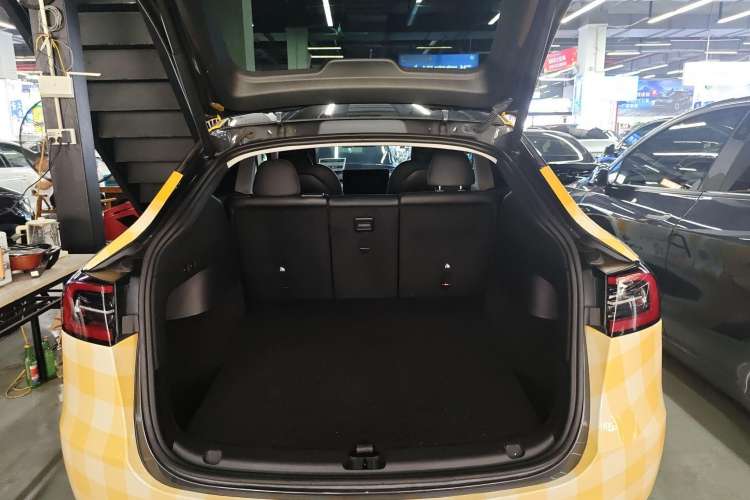 Used Tesla Model Y 2023 Rear-Wheel-Drive Version Trunk