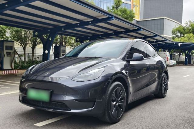 Ojetý Tesla Model Y 2024 Rear-Wheel-Drive Version