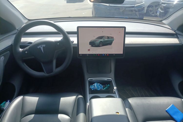 Used Tesla Model Y 2024 Long-Range All-Wheel-Drive Version Center Console