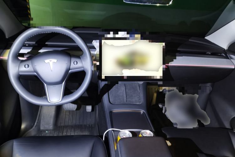 Used Tesla Model Y 2024 Long-Range All-Wheel-Drive Version Center Console