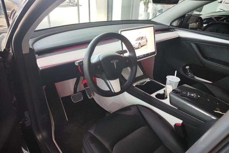 Used Tesla Model Y 2024 Rear-Wheel-Drive Version Center Console