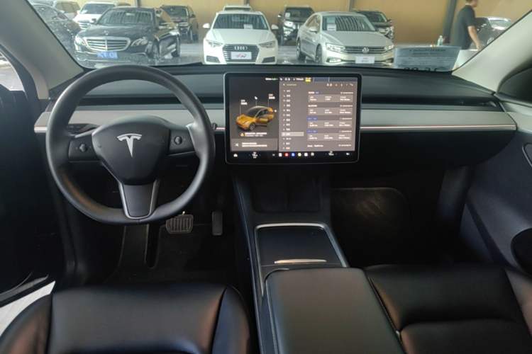 Used Tesla Model Y 2024 Rear-Wheel-Drive Version Center Console