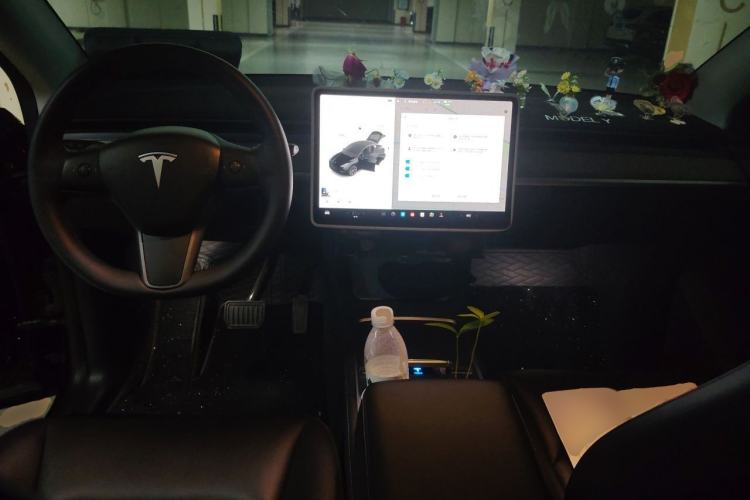 Used Tesla Model Y 2024 Rear-Wheel-Drive Version Center Console