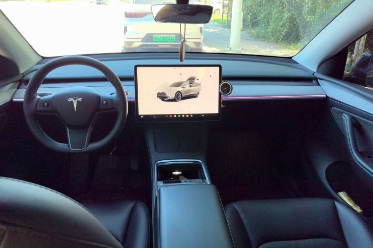 Used Tesla Model Y 2024 Long-Range All-Wheel-Drive Version Center Console