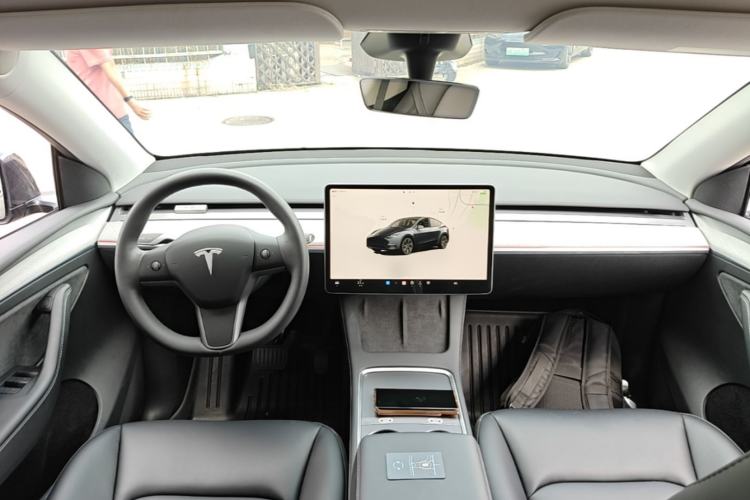 Used Tesla Model Y 2024 Rear-Wheel-Drive Version Center Console