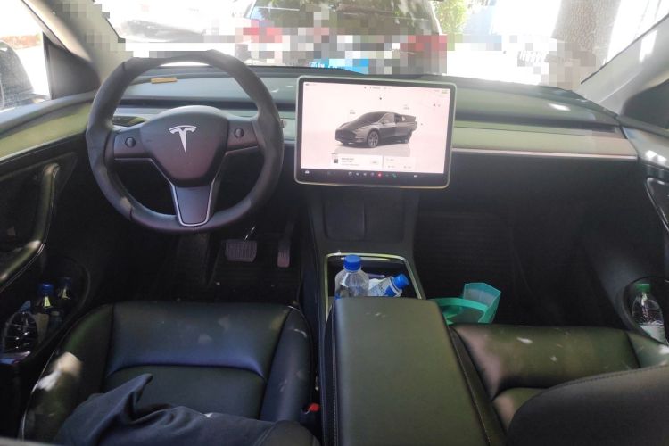 Used Tesla Model Y 2024 Long-Range All-Wheel-Drive Version Center Console