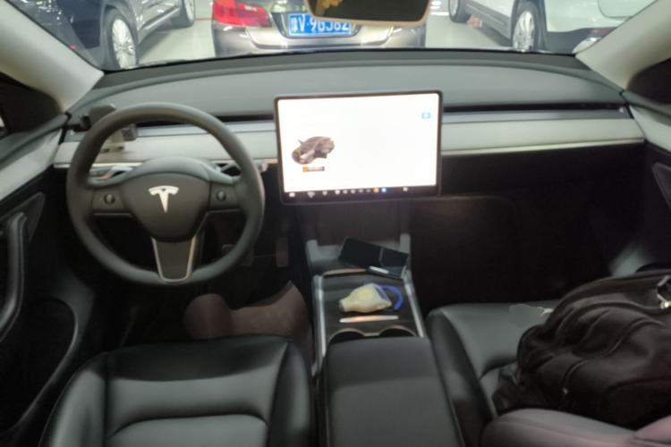 Used Tesla Model Y 2024 Long-Range All-Wheel-Drive Version Center Console
