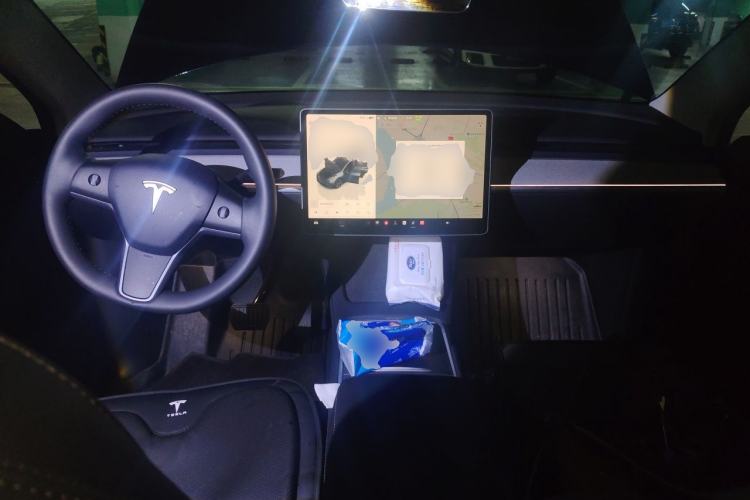 Used Tesla Model Y 2024 Long-Range All-Wheel-Drive Version Center Console