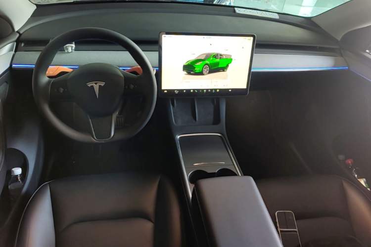 Used Tesla Model Y 2024 Long-Range All-Wheel-Drive Version Center Console