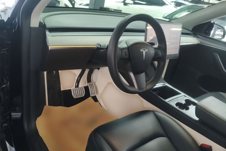 Used Tesla Model Y 2024 Long-Range All-Wheel-Drive Version Center Console