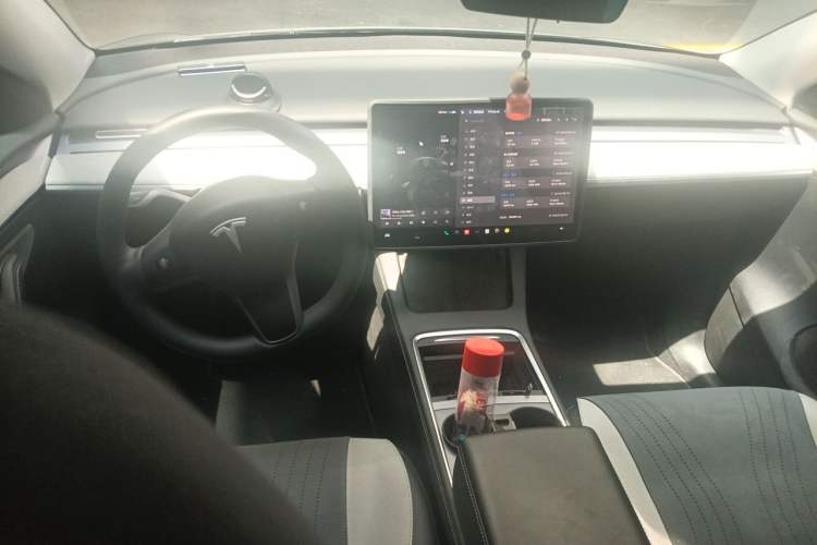 Used Tesla Model Y 2024 Rear-Wheel-Drive Version Center Console