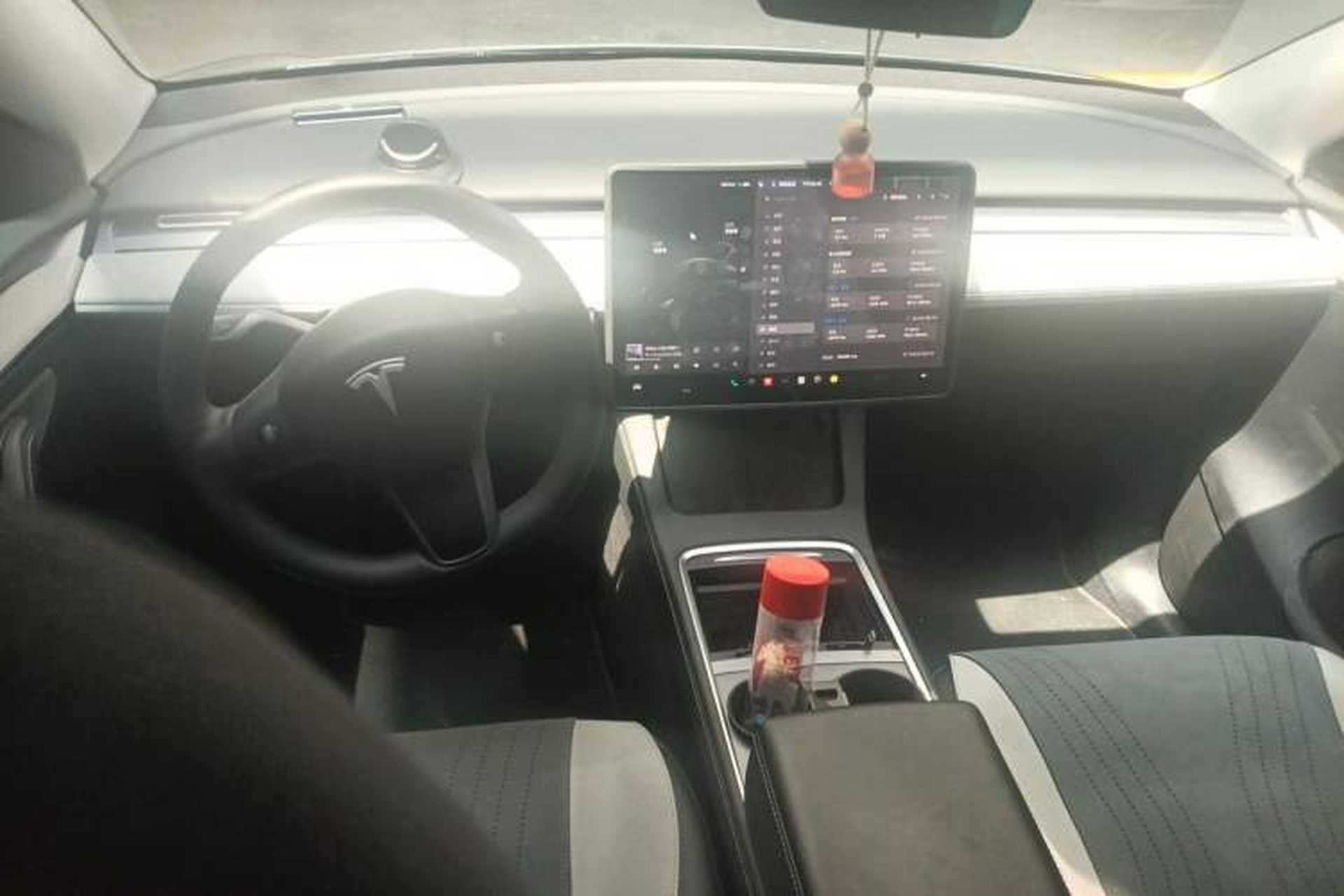 Used Tesla Model Y 2024 Rear-Wheel-Drive Version Center Console