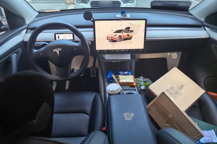 Used Tesla Model Y 2024 Rear-Wheel-Drive Version Center Console