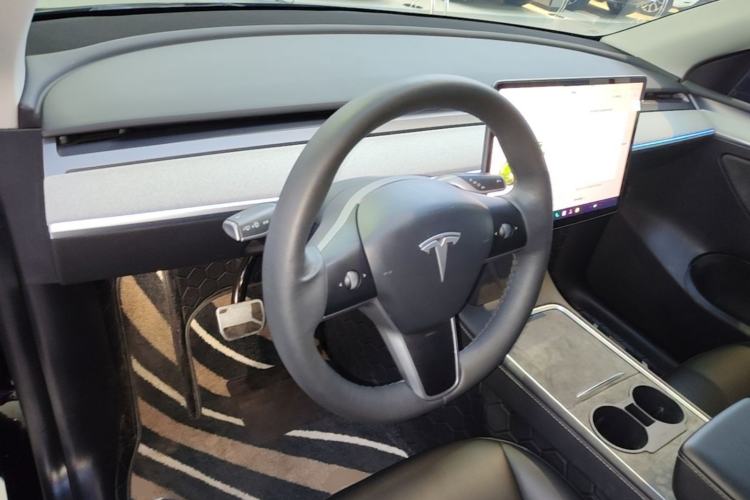 Used Tesla Model Y 2024 Rear-Wheel-Drive Version Center Console