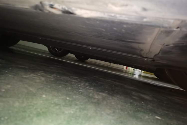 Used Tesla Model Y 2024 Long-Range All-Wheel-Drive Version Chassis Rear Left