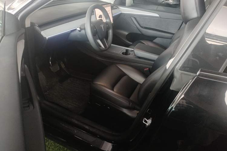 Used Tesla Model Y 2024 Rear-Wheel-Drive Version Driver Seat