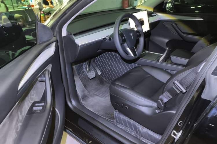 Used Tesla Model Y 2024 Rear-Wheel-Drive Version Driver Seat