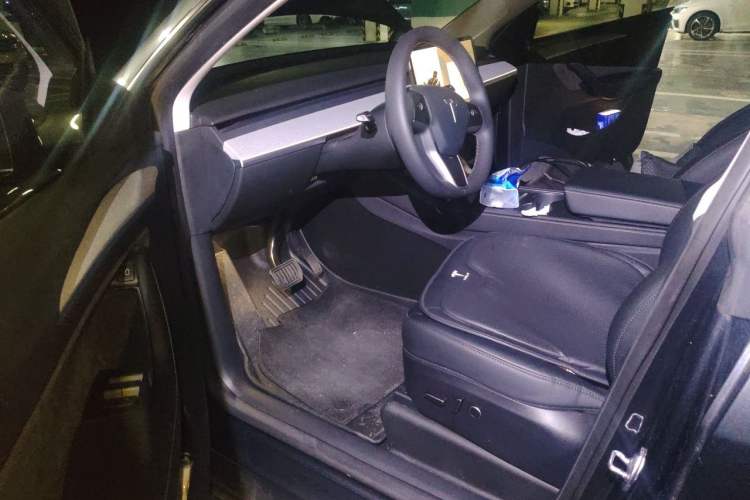 Used Tesla Model Y 2024 Long-Range All-Wheel-Drive Version Driver Seat