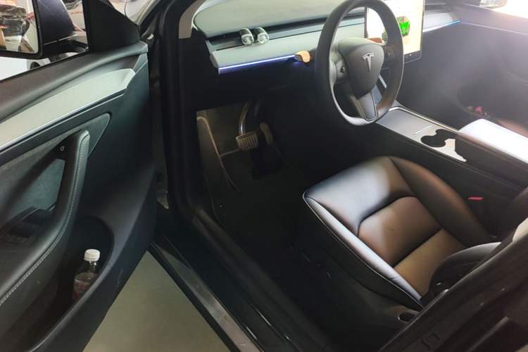 Used Tesla Model Y 2024 Long-Range All-Wheel-Drive Version Driver Seat