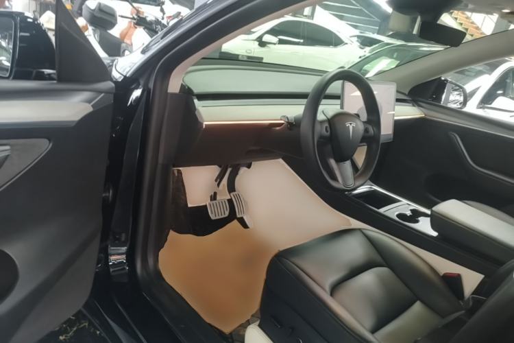 Used Tesla Model Y 2024 Long-Range All-Wheel-Drive Version Driver Seat