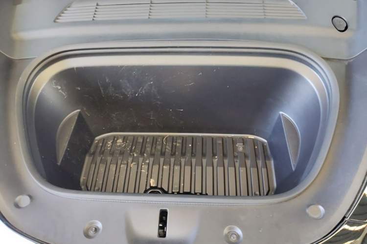 Used Tesla Model Y 2024 Rear-Wheel-Drive Version Engine Bay