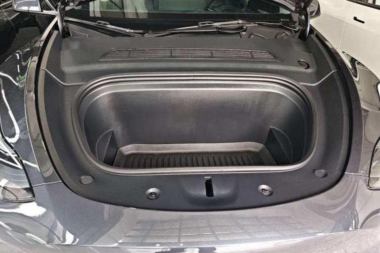 Used Tesla Model Y 2024 Rear-Wheel-Drive Version Engine Bay