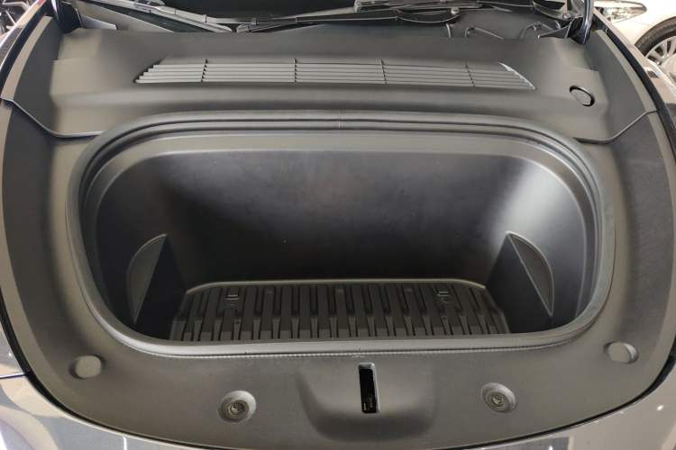 Used Tesla Model Y 2024 Rear-Wheel-Drive Version Engine Bay