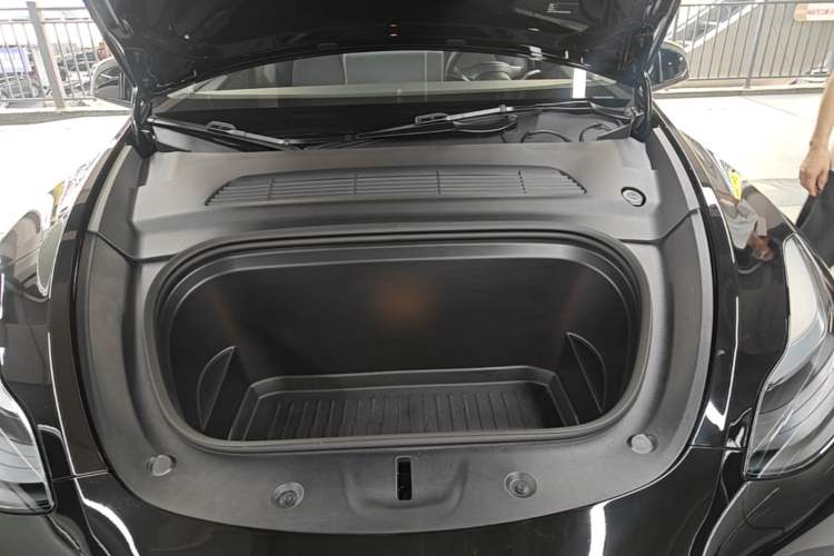 Used Tesla Model Y 2024 Rear-Wheel-Drive Version Engine Bay