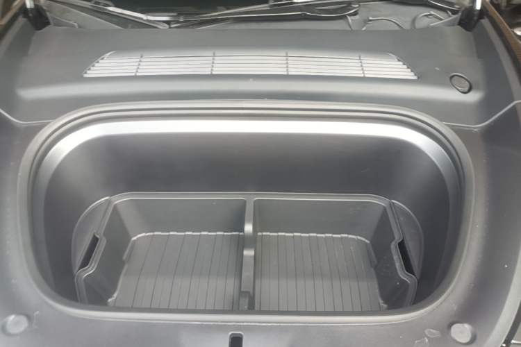 Used Tesla Model Y 2024 Rear-Wheel-Drive Version Engine Bay
