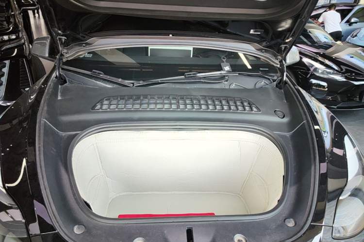 Used Tesla Model Y 2024 Rear-Wheel-Drive Version Engine Bay